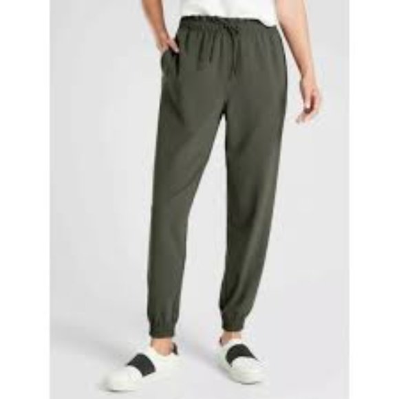Athleta Pants - Athleta Metropolis Jogger Draw String Waist Green